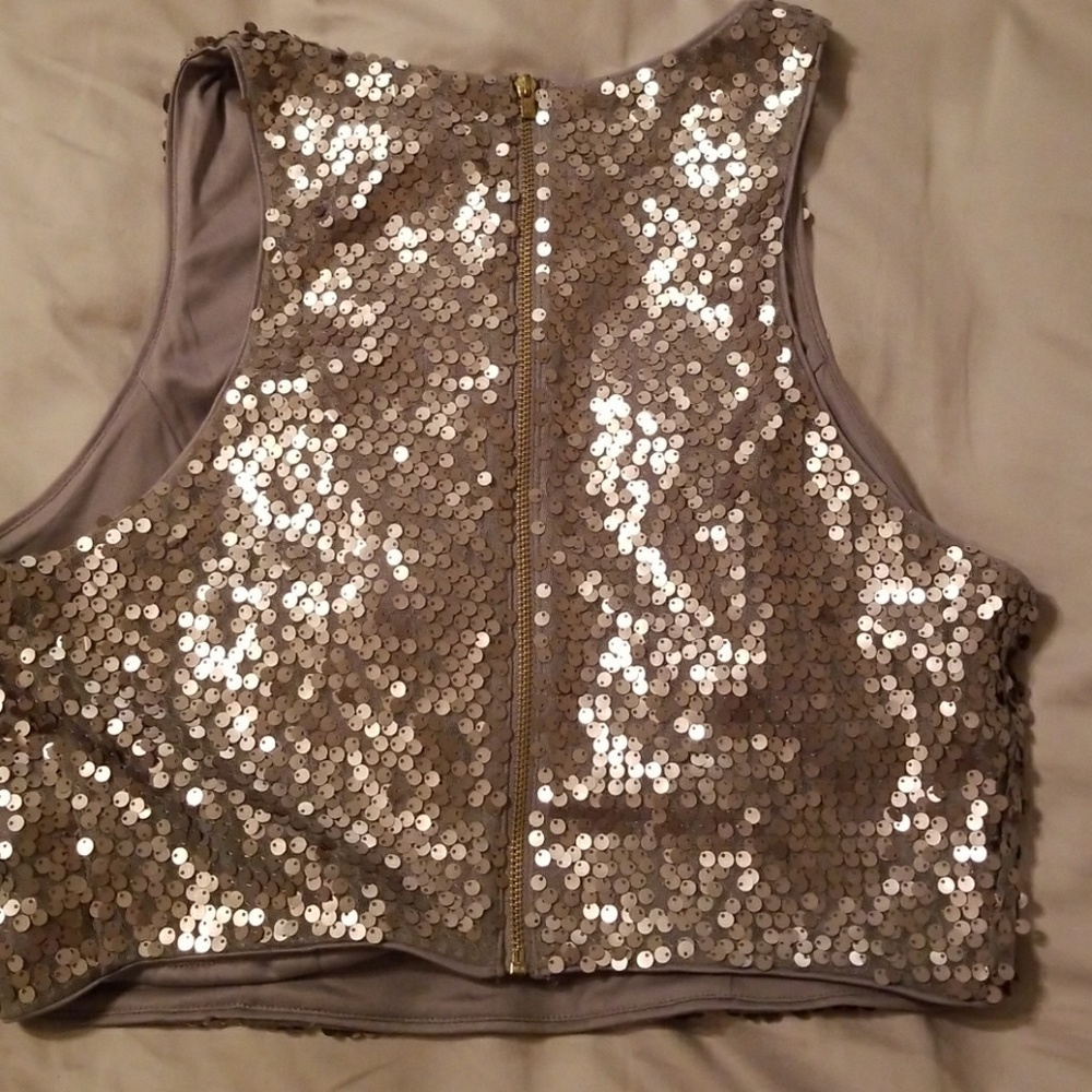 Express Crop Top - Picture 3 of 3